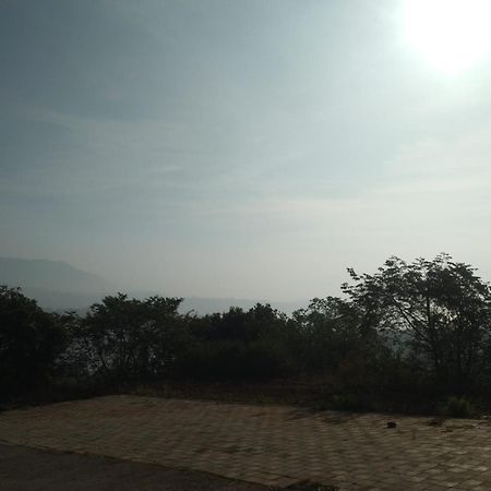 Mauli Hotel Lavasa Bagian luar foto